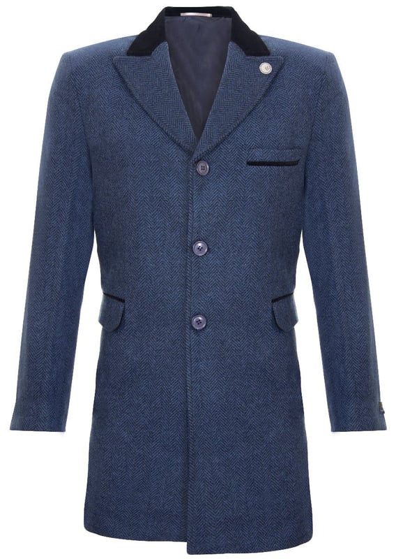Colección oficial Infinity Herritage para hombre inspirada en la moda vintage de los años 20, disponible en 4 impresionantes colores y tejidos. Abrigo retro vintage 3/4 con cuello texturizado de gamuza, perfecto para un estilo informal elegante o formal basado en los infames Peaky Blinders. Tejido texturizado de tacto de lana de tweed de espiga de primera calidad con ribete y detalles en contraste. Chaqueta clásica vintage de espiga de los años 20, corte regular clásico. Si este chaleco no es exactamente lo que estás buscando, tenemos más de 150 estilos en stock. ¡Consulta nuestra gama completa haciendo clic en nuestra página de inicio o en el enlace de la tienda! ¡Muchos más estilos y colores disponibles en la tienda!