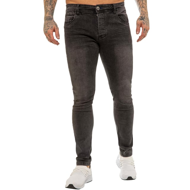 Recién llegados de la prensa, estos jeans hiperelásticos de mezclilla azul son el complemento perfecto para su guardarropa de verano, con un diseño en relieve en los bolsillos traseros y una etiqueta de la marca de la cintura de cuero en la parte posterior. 5 bolsillos de estilo clásico que incluyen un bolsillo para monedas y un botón de mosca para completar el look. Estos jeans muestran 100% de comodidad.