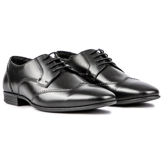 Mens Lambretta Blair Leather Wing Tip Shoes in black.- Leather upper.- Lace up fastening.- Target innersole.- Check lining.- Oxford detailing.- Rubber sole.- Ref: LAM0048