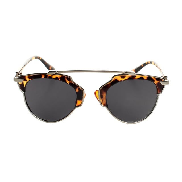 Must Have unisex sunglasses with an oval design and metal and polycarbonate frame, combining durability and lightness.

 Equipped with UV 400 protection polarized lenses, they block 100% of UVA and UVB rays, providing clear vision and reducing glare in bright environments.

 The oval shape adds an elegant and timeless touch, ideal for complementing any style.

 They include the Must Have logo engraved on the temples and on one of the lenses, providing a distinctive detail.

 They include a soft cleaning cloth to keep your lenses spotless and a protective case to store them safely.

 Perfect for complementing any look, these glasses are ideal for those looking for protection and style in one piece.
 Measures: Lens height: 54 mm, Lens width: 48 mm, Bridge: 12 mm, Temples: 130 mm
 Composition: Metal, Polycarbonate
 Care:
- Wash only with water or, if necessary, a mild soap.
 - Dry with a soft cloth to avoid scratches.
 - Avoid contact with harsh surfaces or abrasive liquids.