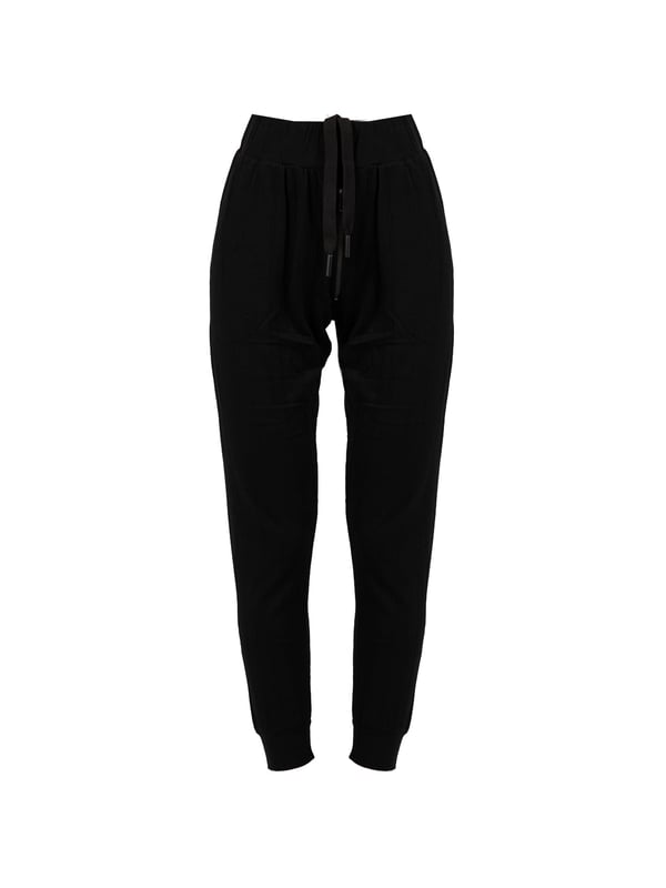 Unisex
Einfacher Schnitt
Mit eingearbeitetem Gummi in der Taille, zusätzlich verstellbar mit Kordelzug
Vorne und an den Beinenden mit Reißverschluss
Weiter geschnitten an den Oberschenkeln, mit verjüngten Beinenden
Mit dekorativen Nähten
Vorne zwei Taschen
Beinenden mit Bündchen abgeschlossen
Aus hochwertigem Stoff gefertigt
Hergestellt in Italien