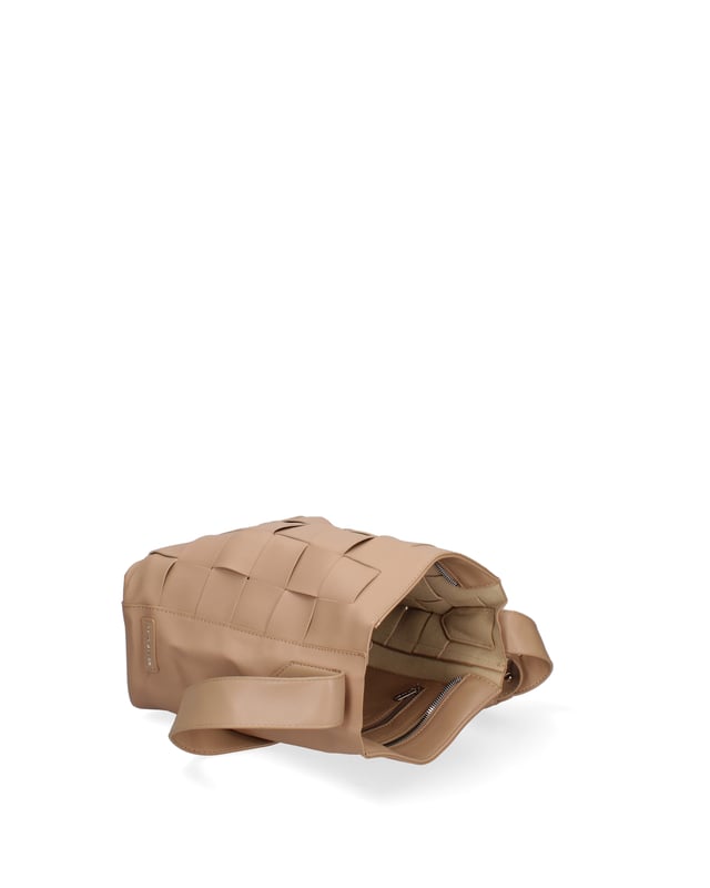 Bolso bandolera para mujer. El cierre es con cremallera. Los bolsillos internos son uno con cremallera. Los bolsillos externos están ausentes. Falta la correa para el hombro. El mango es regulable en resina. Hay un compartimento interno. El material exterior es PVC. Internamente está forrado en poliéster. Medidas: 24x28x14 cm. Hecho en Italia