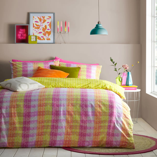 Check out this fun, fresh and eye-catching duvet cover set design, which is inspired by modern neon colours, blended with contemporary geometric line prints, making it stand out a mile in your bedroom! The reverse is a fabulous neon lime sorbet pattern to really show off! Ideal for helping to create your own style in a new place of residence.