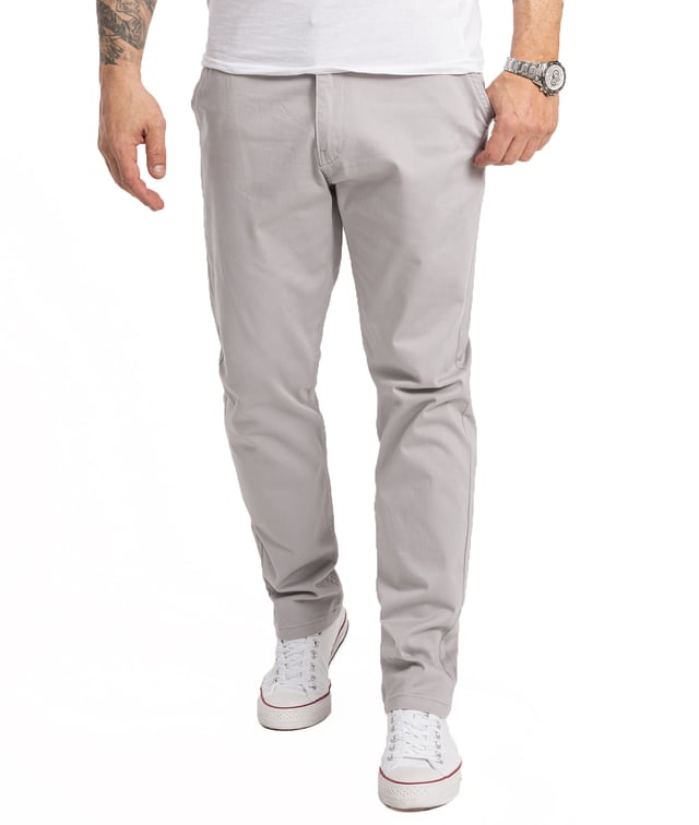 Angeboten wird eine Herren Chino Hose der Trendmarke "Indumentum". Super bequem Herren Hose aus Baumwolle. Top Qualität und Hochwertige Verarbeitung .
