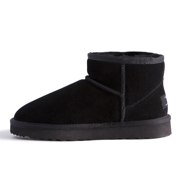 "
 DETAILS
 
 
 All sheepskin lined footbed - extremely comfortable
 kids superior sheepskin boot
 
 Full leather Suede upper -Water Resistant
 
 Soft premium genuine Australian Sheepskin wool lining
 Sustainably sourced and eco-friendly processed
 Rubber High-density EVA blend outsole - making it lighter, softer and more durable
 Double stitching and reinforced heel
 Sheepskin breathes allowing feet to stay warm in winter and cool in summer
 
 
 
 
 
 
 
 "