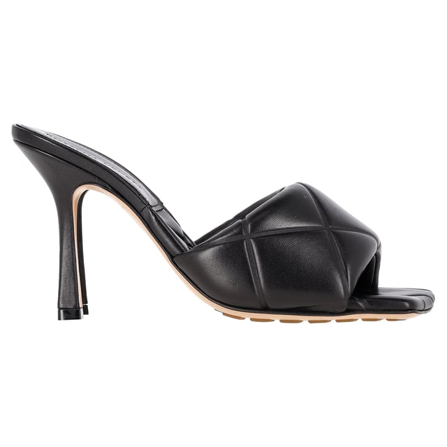 VINTAGE, RRP AS NEW
The Bottega Veneta Lido Mules in Black Leather offer a touch of luxurious elegance, designed with impeccable craftsmanship and attention to detail. These stunning sandals showcase woven lambskin leather in a chic beige hue, complemented by an elongated square open toe and a sophisticated 4-inch heel for a statement-making silhouette.
with Box, Dust bag


Bottega Veneta Lido Mules in Black Lambskin Leather
Condition: Very good
Signs of wear: Include Box., Minor markings, Lightly used but very well maintained. Minor mark at soles & creasing, light scuffing at the soles and heels.
Packaging: Box, Dust bag
Color: black
Material: Lambskin Leather
Size: EU36.5
Measurements: Heel height: 100; Insole length: 260
SKU: NAPPUGBSH373761W