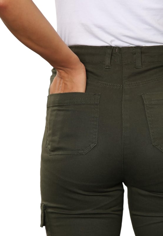 Dames Cargo Chino Skinny Fit Broek. - Binnenbeenlengte Kort is 25 inch, Normaal is 27 inch Lang is 29 inch. - - . Dicht op het lichaam gesneden in een skinny pasvorm met een flatterende hoge taille. - - .   Gemaakt van katoen met extra stretch voor bewegingsvrijheid. - - .   Enkels met rits, zakken met drukknopen en twee zijzakken. - - . Knoopsluiting, Ritssluiting.  Ongevoerd, hoog getailleerd, extra stretch. - Ideaal voor casual, kantoor en perfect voor actieve weekenden.