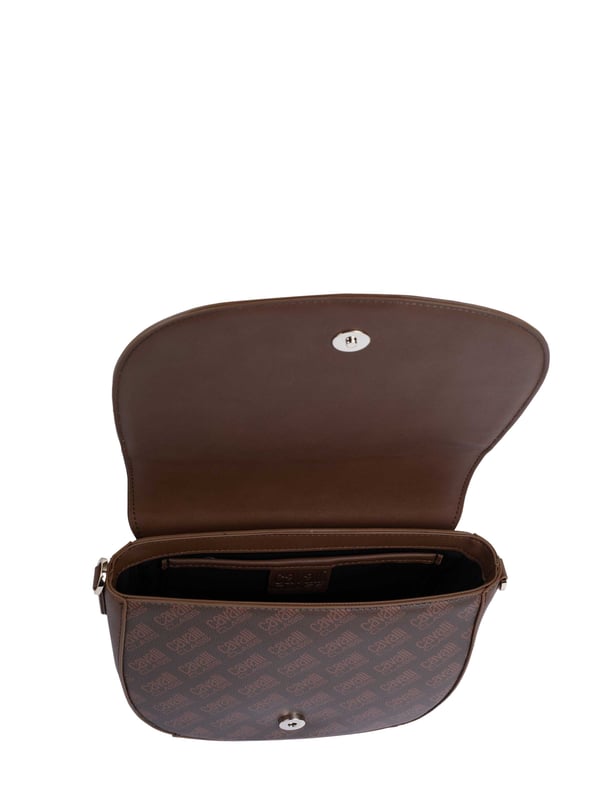 100% polyurethaan; Breedte: 25,5 cm, hoogte: 19 cm Cavalli Class-tas;  Model: CCHB00122 C00;  Hoogwaardige afwerking;  Sluiting: drukknoop;  In maat verstelbare en afneembare schouderband;  Eén hoofdvak binnenin;  Een klein vakje aan de binnenkant;  Afmetingen (cm): 25,5 x 19 x 9,5;  Cavalli Class-logodetails