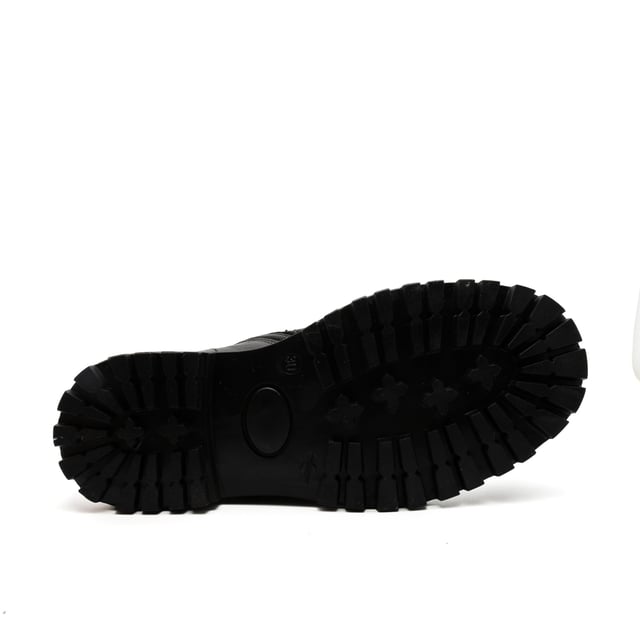 Color: Negro 100 Corte: Piel Interior: Piel Suela: Material intético Cierre: Cordones, cremallera Detalles Modelo con cierre cómodo y suela ultraligera Ajuste: Cómodo Ocasión: Tiempo libre