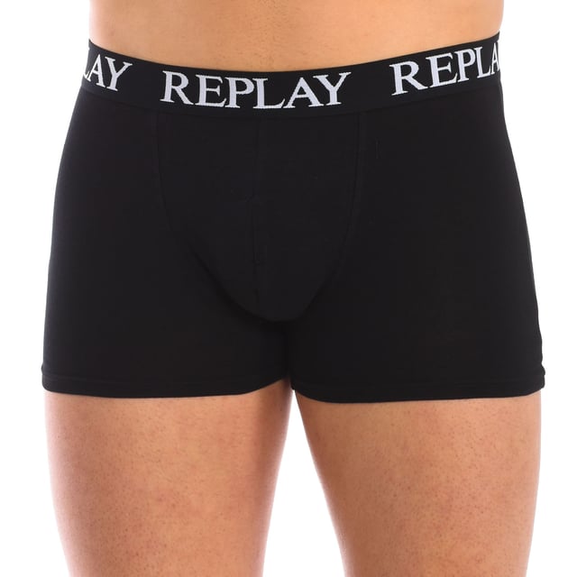 Stretchkatoenen boxer.
 Elastische rubberen tailleband, met de merknaam herhaaldelijk geborduurd.
 Comfortabele en ademende stof.
 Anatomische voorkant, met de mogelijkheid om vast te houden zonder te knellen.
 Naden in toon zichtbaar.
 Samenstelling: 95% Katoen, 5% Elastaan
 Onderhoud:
Wassen op maximaal 40º.
 Strijken op lage temperatuur.
 Geen bleekmiddel gebruiken.
 Geen droger gebruiken.
 Niet chemisch reinigen.