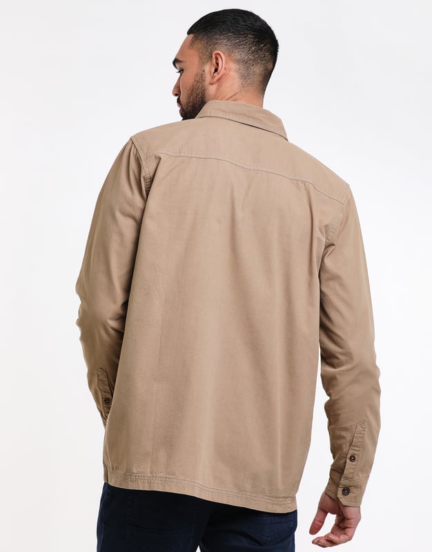 Modern and cool - that's exactly what this casual shirt from the Threadbare brand stands for. The patch flap pockets give it a casual and trend-conscious look. The subtle color choice makes it an absolute all-rounder. Whether in the office, in the city or at dinner - this shirt will always make a stylish impression.