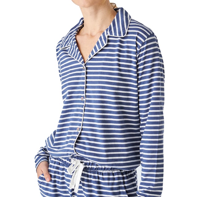 Women's long-sleeved pajamas with an elegant and comfortable design, ideal for lounging or relaxing at home.

 Its modern and sophisticated design adapts perfectly to the female figure, enhancing the silhouette with a chic and relaxed style.

 The set includes a long-sleeved top with buttons down the front, which provides practicality and a touch of style.

 The long pants have a loose fit and an elastic waistband that can be adjusted with drawstrings.

 Additionally, both the top and pants feature a checkered print, which adds a classic touch.

 The entire pajama set is made of cotton, a soft and breathable material, perfect for any time of year.

 Made from light and soft materials, it is perfect for any time of year.