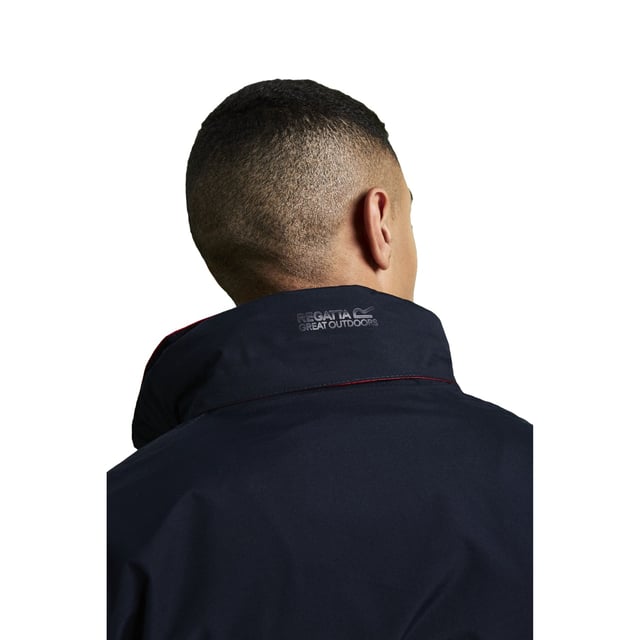 100% Hydrafort polyester. Polyester mesh gevoerd. Winddichte stof. Getapete naden. Verborgen kap met versteller. 2 zakken met rits onderaan. 1 intern vakje met toegang tot het oortelefoonsnoer. Verstelbare manchetten. Verstelbare zoom met stootkoord. Interne toegang tot het borduurwerk met rits. Regatta Mens afmetingen (borstomvang ca.): XS (35-36in/89-91.5cm), S (37-38in/94-96.5cm), M (39-40in/99-101.5cm), L (41-42in/104-106.5cm), XL (43-44in/109-112cm), XXL (46-48in/117-122cm), XXXL (49-51in/124.5-129.5cm), XXXXL (52-54in/132-137cm), XXXXXL (55-57in/140-145cm).