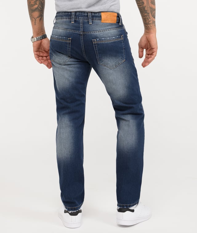 Ein Klassiker für Arbeitsalltag, Freizeit und Urlaub ist die Blue Jeans im Comfort Fit! Viele unserer hell- bis dunkelblauen Herren Jeans gefallen mit coolen Waschungen im Used-Look. Die lässig sitzenden Hosen verfügen über gerade geschnittene Beine, das typische 5-Pocket-Design und ein Rock-Creek Patch. Neben praktischen Bundschlaufen besitzen sie einen Verschluss mit Knöpfen oder Zipper. Unsere Herren Jeans bestehen zu 100% aus Baumwolle oder haben einen hohen BaumwollAnteil. Bei einigen Modellen sorgt ein Stretch-Anteil für die perfekte Passform.