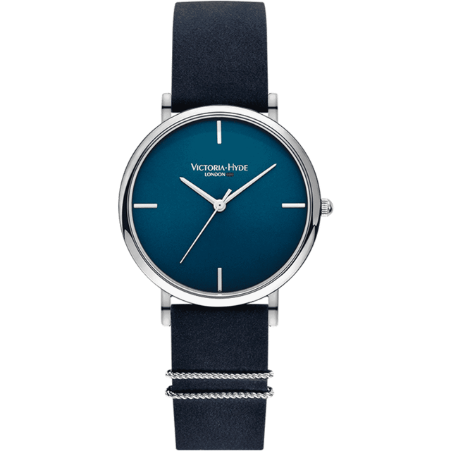 The Seven Sisters Simple stands out with its elegant dial in navy blue or purple. This is perfectly rounded off by the round silver-coloured or gold-coloured case and the high-quality leather strap, making this accessory look perfect on your wrist. The look is completed by the two braided cords in the same colour as the case, which give the watch strap a special eye-catcher. Case diameter: 33mm, Case thickness: 7.6mm, Watch strap length: 180mm, Watch strap width: 16mm
