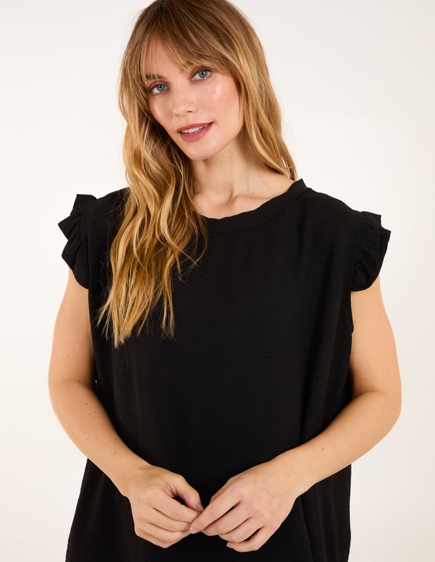 This basic top is perfect for your day-by-day outfits. Pair it with jeans and sneakers for the comfiest look of Autumn/Winter!