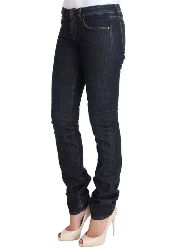 Marca: Costume National CNC.
  Ajuste: Slim fit skinny.
  Color: Azul.
  Material: 98% algodon 2% elastano.
  Mosca: Mosca con cremallera.
  Bolsillos: Dos delanteros y dos traseros.
  Fabricado en Italia.
  Detalles del logotipo.