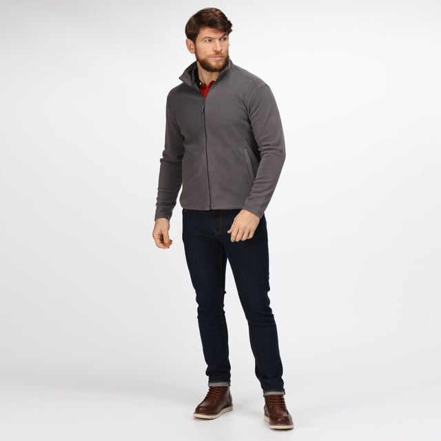 Stof: Microfleece. Ontwerp: Eenvoudig. Stoftechnologie: Lagenlite. Lichtgewicht, vochtafvoerend, sneldrogend. Mouwtype: Met lange mouwen. Hals: Ritssluiting. Zakken: 2 Zakken met rits. Bevestiging: Ten voeten uit, ritssluiting.