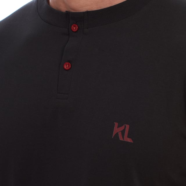 Kisses&Love men's winter pajamas. Top quality men's pajamas!

 The men's long pyjamas combine a long-sleeved round-neck T-shirt (only one model with a V-neck!) and long trousers. Made from soft and breathable materials, it ensures comfort all night long.
 This men's autumn-winter pyjama set is ideal for the season. The sleepwear set offers a perfect balance between style and comfort for a restful night's sleep.

 Exclusive designs and a variety of prints: Men's winter pajamas are available in a wide range of exclusive designs and prints, allowing you to choose from different styles that reflect your personality and taste. From prints to stripes, vibrant colors and softer ones, each pajama offers a unique and special touch. Fun men's winter pajamas, men's plaid pants, classic pajamas, you have a variety to choose from.

 Easy Care & Durability: Made from durable cotton, and some models with a slight percentage of polyester, the men's cotton pajamas are easy to machine wash and maintain their softness, color and shape wash after wash. This easy maintenance ensures that the long-sleeved pajama set remains a favorite item in your wardrobe, offering durability and practicality over time, especially during the colder seasons.

 Men's winter pajamas, the perfect gift for Father's Day, anniversary, Christmas, New Year, birthday, and much more!

 Choose style, quality and comfort with Kisses&Love!
 Composition: 100% Cotton
 Care:
- Wash at max temperature. 30º.
 - Do not use bleach.
 - Do not use a dryer.
 - Iron at low temperature max. 110º.
 - Do not dry clean.