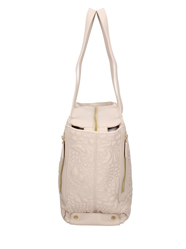 Bolso bandolera para mujer. El cierre es con cremallera. Los bolsillos internos son uno con cremallera y dos abiertos. Los bolsillos externos están ausentes. Falta la correa para el hombro. El mango es de ecopiel. Hay un compartimento interno. El material exterior es 100% Poliuretano. Internamente es 100% Poliéster. Medidas: 45x27x15 cm. Producto de moda