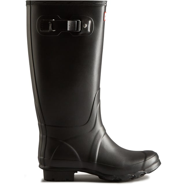 The Huntress Wellington boot is a durable design, handcrafted from a soft rubber compound. This black style features a slightly lower leg length compared to the Original Tall and a wider calf for optimum comfort.