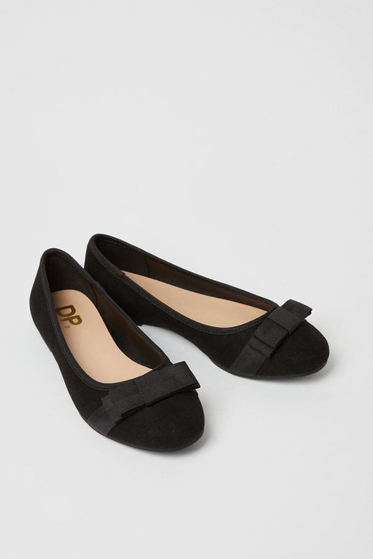 Chic faux leather ballet pumps with a wide fit for added comfort
Elegant bow detail adorns the toe for a feminine touch
Slip-on style for easy on and off
Flat sole provides all-day wearability
faux leather upper with a synthetic lining

These versatile ballet pumps from Dorothy Perkins exude effortless sophistication. The wide fit ensures a comfortable wear, while the bow detail adds a touch of elegance. Pair them with tailored trousers for a polished workwear ensemble or team with a floral dress for a charming daytime look. Perfect for casual events, family gatherings, or meeting friends for brunch, these flats strike the perfect balance between style and comfort.