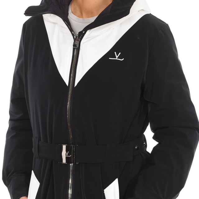 Reversible quilted jacket Vuarnet.
 High collar with hood.
 Two-way zipper closure.
 Button cuffs.
 Belt with adjustable buckle with buttons.
 Two open pockets on the sides.
 Two open pockets inside.
 Brand insignia on the upper side.
 Brand print on the upper back.
 Seams seen in tone.
 Composition: 100% Sorona
 Care:
Handwash.
 Do not iron.
 Do not use bleach.
 Do not use dryer.
 Do not dry clean.