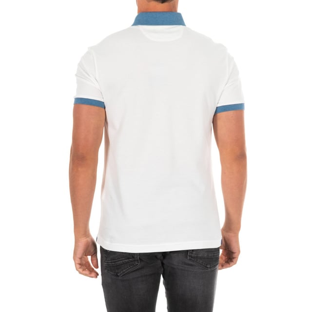 Short sleeve polo.
 Lapel collar with ribbed finish.
 Half button closure on the front.
 Sleeves with ribbed finish.
 Personalized embroidery by the firm, on the upper side.
 Comfortable and breathable fabric.
 Seams seen in tone.
 Composition: 100% cotton
 Care:
- Wash maximum at 30ºC.
 - Iron at medium temperature, max. 110ºC.
 - It is not allowed to use a dryer.
 - Do not use bleach.
 - Does not support dry cleaning.