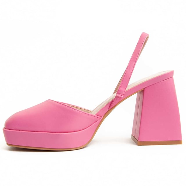 Hakken voor dames. Comfortabele pasvorm. Gefabriceerd door andere merken voor ons merk. Ongeveer afmetingen: 7 cm hak.