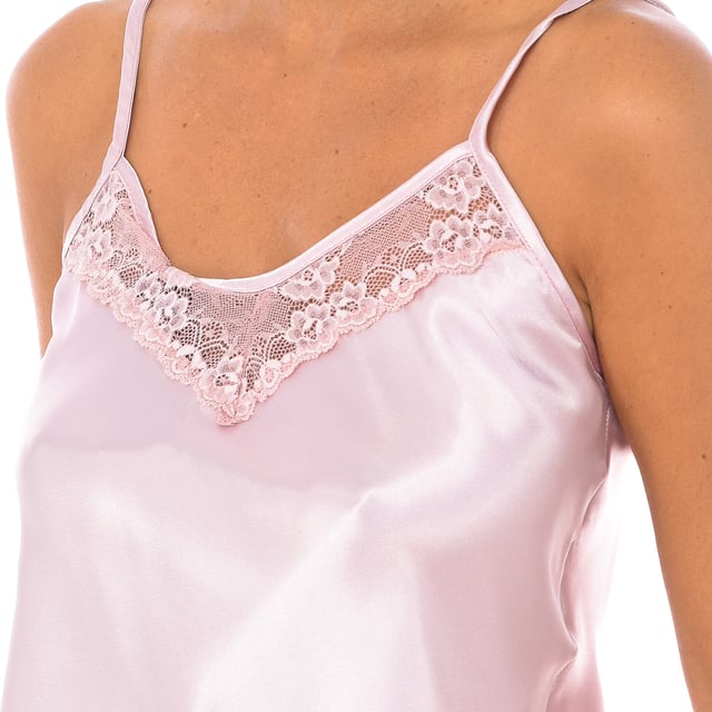 Strap Pajamas.
 Round neckline with ribbed finish and flower embroidery.
 Pants with elastic waistband.
 Seams seen in tone.
 Composition: 100% polyester
 Care:
Handwash.
 - Do not use bleach.
 - Do not use dryer.
 - Supports iron.
 - Do not dry clean.