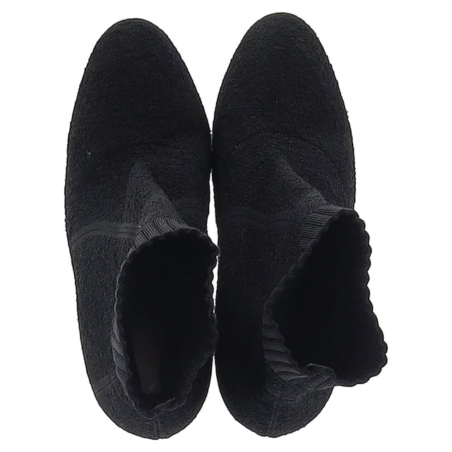 VINTAGE, RRP AS NEW
Elevate your footwear collection with the Gianvito Rossi Isa 85 Stretch Boucle Ankle Boots in Black Polyamide. These versatile ankle boots feature a stylish sock boot design crafted from bouclé-knit material, adding a touch of texture and sophistication to your look. The ribbed trims and round toe enhance the modern and sleek silhouette of the boots. Designed for easy wear, they feature a pull-on style. The interior is lined in leather for added comfort, while the leather sole provides durability and a luxurious finish. Made in Italy, these Gianvito Rossi ankle boots are a perfect blend of style and craftsmanship, ideal for adding a chic touch to any outfit.



Gianvito Rossi Isa 85 Stretch Boucle Ankle Boots in Black Polyamide
Condition: Very good
Signs of wear: Minor markings, Lightly used but very well maintained. Minor mark at soles & creasing, light scuffing at the soles and heels.
Packaging: None
Color: black
Material: polyamide
Size: EU38/US8
Measurements: Heel height: 90; Insole length: 270
SKU: NAPPUGBSH400505W