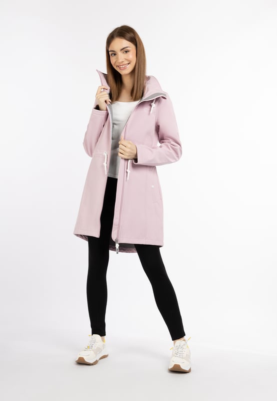 In een sportief design presenteert myMo ATHLSR de functionele alary softshell jas. Met zijn comfortabele lengte en zachte micro-fleece binnenkant is hij perfect voor de overgang. Het ademende, winddichte en waterdichte materiaal biedt betrouwbare bescherming en kan bovendien met een taillekoord in vorm worden getrokken. Bijzonder opmerkelijk zijn de twee praktische zijzakken en de vele liefdevol doordachte details zoals oogjes in reliëf, koordstoppers en het hartvormige borduursel op de borst. Een hoge opstaande kraag houdt niet alleen de hals warm, maar biedt ook ruimte voor een capuchon die dankzij de ritssluiting gemakkelijk in de hoge kraag kan worden geïntegreerd.