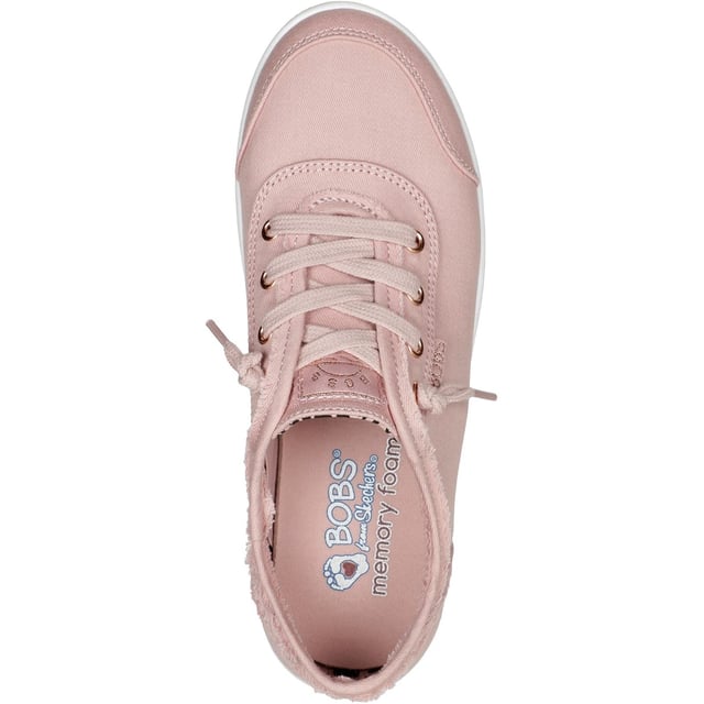 Moeiteloze stijl en comfort worden gecombineerd in de BOBS B Cute van Skechers. Deze casual slip-on heeft een bovenwerk van canvas met gerafelde details en een dempende binnenzool van Skechers Memory Foam.