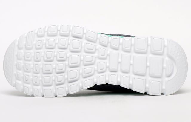 Skechers Get Connected Memory Foam Womens Crafted with a stretch textile mesh construction enhancing ventilation to keep feet dry and fresh, these Skechers Get Connected Memory Foam Womens trainers are delivered with a premium memory foam insole giving you the most comfortable feeling through-out your daily workouts.
- Skechers premium performance trainers
- Secure lace up fronts provide a locked down fit
- Lightweight textile mesh construction
- Soft textile inner enhances comfort
- Superior Memory foam insoles deliver fatigue free wear
- Dual Lite midsole unit enhances underfoot cushioning
- Durable outsole delivers superb traction
- Skechers branding throughout
