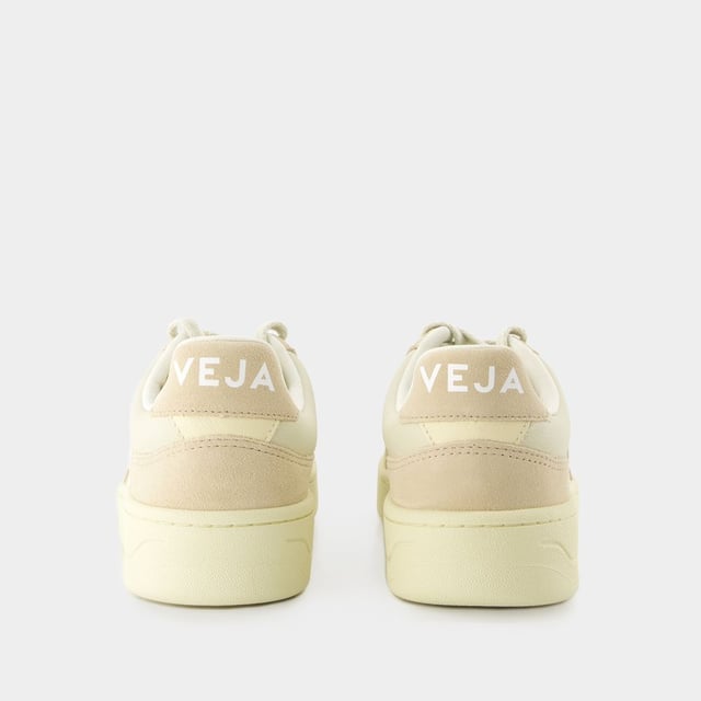 Farben: Beige - Pierre_White. Farbe: weiß - Extra-White_Marsala_Nautico. Material Sohle: Gummi. Futtermaterial: Baumwolle. Verschluss: einfach reinschlüpfen. Form der Kappe: rund offen. Schuhe: größengerecht - Sizing: Europäisch.