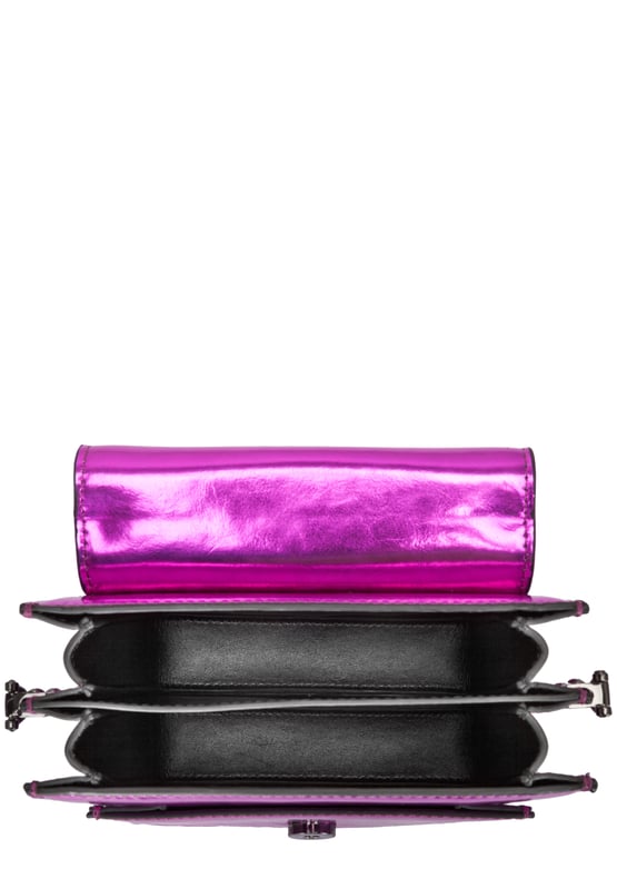 For a striking look, this metallic print cross-body bag ticks all the right boxes. It features a flap-over front with a mag-dot fastener to keep your valuables secure and a detachable shoulder chain for versatile styling. Inside reveals two main compartments and a slip pocket. Features: , Metallic PU exterior, Claudia Canova gunmetal script logo, Detachable shoulder strap, Flap-over front with mag-dot fastening, Two internal comparments, Inner slip pocket