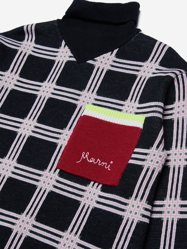 Introducing the Girls Sweater Dress in Black by Marni, your go-to piece for AW2024 sophistication and comfort. Impeccably tailored for the stylish young lady, here's why it's a wardrobe essential: Luxurious Comfort: Crafted with premium, soft materials for all-day ease.   Sleek Design: Features a chic, minimalistic aesthetic perfect for any occasion.   Versatile Black: A timeless colour that offers endless styling possibilities.Elevate her style with Marni's Sweater Dress in Black. Order today and experience fashion-forward elegance!
