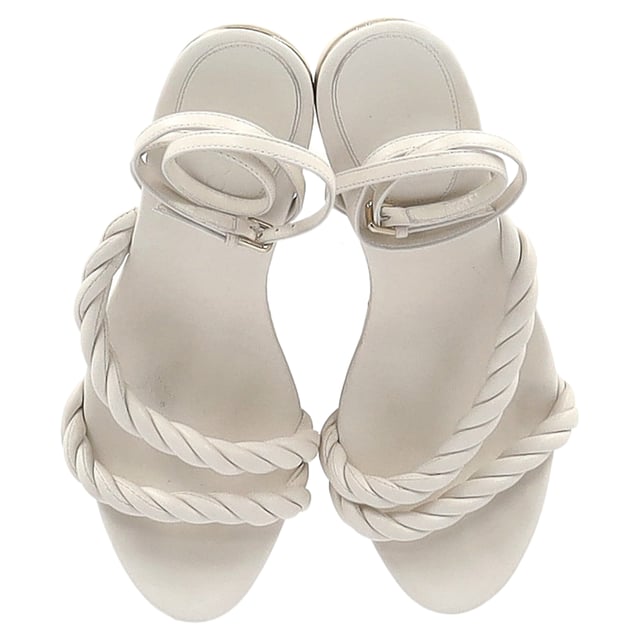 Jimmy Choo Diosa Wedge Rope Strap Sandals in White Leather VINTAGE, RRP AS NEW
Elevate your summer style with the Jimmy Choo Diosa Wedge Rope Strap Sandals in pristine white leather. These stunning sandals feature a sophisticated wedge design that adds height while ensuring comfort for all-day wear. The chic rope straps provide a unique and stylish twist, beautifully complementing the sleek leather finish. Perfect for casual outings or more polished events, these versatile sandals effortlessly transition from day to night. Embrace effortless elegance with these must-have sandals that bring a touch of luxury to your warm-weather wardrobe.
Jimmy Choo Diosa Wedge Rope Strap Sandals in White Leather
Condition: Very good
Signs of wear: Include Box., Minor signs of wear.
Packaging: Box, Dust bag
Color: White
Material: Leather
Size: EU43/UK10/US13
Measurements: Heel height: 140; Insole length: 320
SKU: NAPPUGBSH398016W