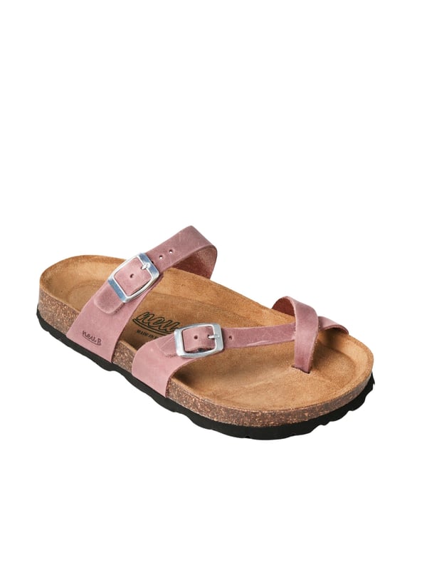 Beleef de zomer met deze stijlvolle damessandalen! Het lichtgewicht ontwerp maakt ze comfortabel om te dragen, ideaal voor warme dagen. Hoogwaardige bandjes van splitleer geven de sandalen een verfijnde look en duurzaamheid. De verstelbare bandjes bij de grote teen en over de hele breedte van de voet bieden comfort en stabiliteit, terwijl de spikesluitingen een pasvorm op maat mogelijk maken voor een perfecte pasvorm. De moderne teenscheider voegt een trendy touch toe en voorkomt uitglijden. Het kurken voetbed vormt zich naar de vorm van je voet en biedt de hele dag uitzonderlijk comfort. Deze sandalen kunnen op allerlei manieren worden gecombineerd, met zomerjurkjes, shorts of jeans. Perfect voor het strand, de stad of een rustige wandeling. Geniet van stijl en comfort in een unieke sandaal!