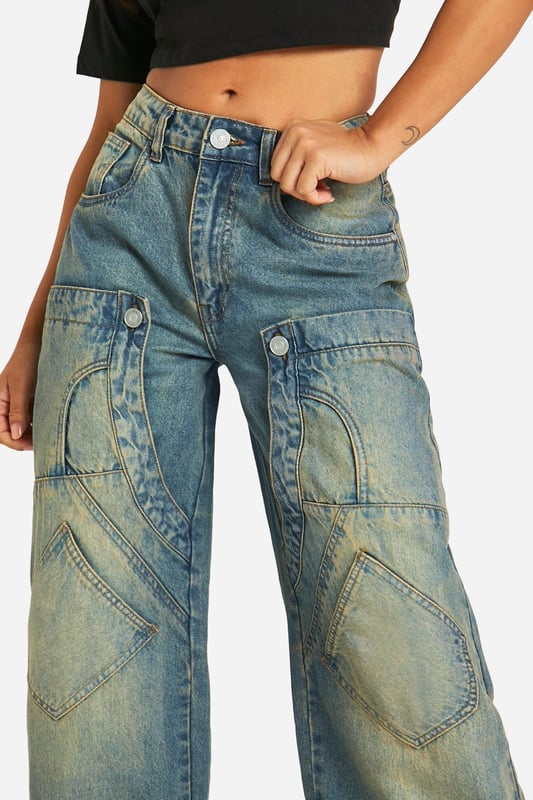 Get ready to fall in love with these petite boyfriend jeans. Oversized silhouettes are all the rage right now, which is why we love these jeans so much! Made for women who are slightly shorter, these boyfriend jeans will give you that slouchy look without completely drowning your figure. Wear them with an oversized t-shirt and trainers for a relaxed look, or go all-out in a cropped shirt and chunky heels.Style: Boyfriend JeansLength: Regular