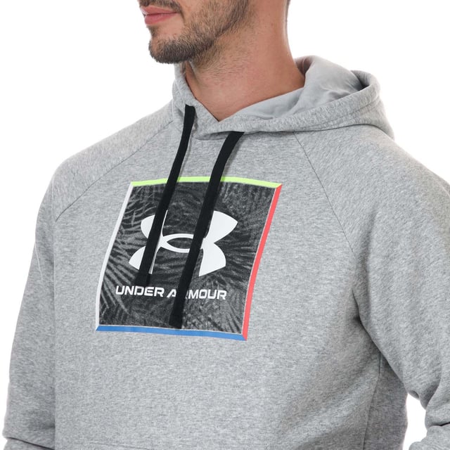 Mens Under Armour Rival Fleece Graphic Hoody in grey.- Drawcord-adjustable hood.- Long sleeves.- Front kangaroo pocket.- Lightweight  ultra-comfortable cotton-blend fleece with brushed interior to keep you warm & comfortable.- Ribbed cuffs and hem.- Loose fit.- Body: 80% Cotton  20% Polyester. Hood Lining: 60% Cotton  40% Polyester.- Ref: 1370349011