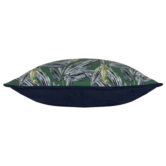 Amongst the broad, grey monochrome tropical leaves, the nimble, hand-painted exotic lizards clamber acrobatically, against a bold coloured background and creates a stunning piece which will add a touch of the tropics to your home. Size: 30 x 50cm