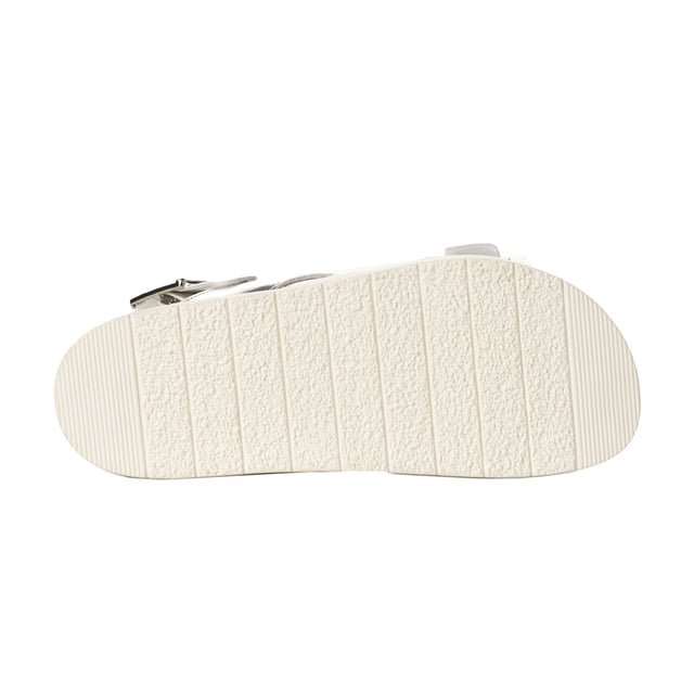 Sandalias con plataforma de Liu Jo con un diseño elegante que combina detalles brillantes y funcionalidad para un estilo moderno.

Características:

- Sandalias de plataforma elevada que proporciona comodidad y altura, ideal para un look contemporáneo.
- Tiras cruzadas con acabado metálico que añaden un toque sofisticado y distintivo.
- Cierre ajustable en el tobillo con hebilla metálica para un ajuste seguro y personalizado.
- Detalle del logotipo Liu Jo grabado en una de las tiras, reflejando autenticidad y exclusividad.
- Plantilla acolchada para garantizar confort durante todo el día.
- Alto de la plataforma: 4 cm. 
- Incluyen bolsas de almacenamiento para mayor cuidado y protección.

Estas sandalias de plataforma Liu Jo destacan por su diseño moderno y cómodo, perfectas para realzar cualquier outfit con elegancia y practicidad.
 Composición: Exterior: Poliuretano; Interior: Piel; Plantilla: Poliuretano; Suela: TPR
 Cuidados:
- Limpiar con un paño húmedo.
- Evitar mojarlas en exceso.
- Guardar en un lugar fresco y seco.