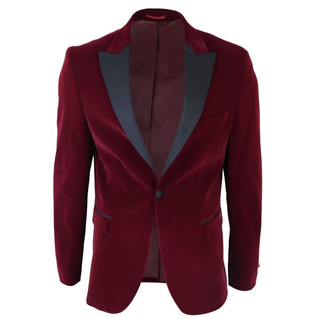 Werten Sie Ihren Stil mit dieser burgunderroten Samt-Smoking-Anzugjacke für Herren auf, die perfekt zugeschnitten ist und einen eleganten und eleganten Look verleiht. Es ist aus atemberaubendem rotem Samt gefertigt und verfügt über ein kontrastierendes spitzes Revers aus schwarzem Satin und passende Satinknöpfe sowie ein klassisches rundes Retro-Schalrevers aus schwarzem Satin für zeitlose Eleganz. Wichtige Designmerkmale: Premium-Samt-Finish: Der luxuriöse burgunderrote Samtstoff strahlt Opulenz und Raffinesse aus und gibt ein mutiges Stil-Statement ab. Kontrastierende Satin-Akzente: Die schwarzen Revers und Knöpfe aus Satin sorgen für einen auffälligen Kontrast und verleihen einen Hauch von Raffinesse und Flair. Klassischer Schal Revers: Das runde Schalrevers verleiht dem Design ein klassisches und zeitloses Element, das an Vintage-Hollywood-Glamour erinnert. Maßgeschneiderte Passform: Mit einer maßgeschneiderten Passform, die ein Gleichgewicht zwischen schlank und normal schafft, sorgt diese Jacke für eine moderne, schmeichelhafte Silhouette. Vielseitige formelle Kleidung : Ideal für formelle Anlässe wie Hochzeiten, Bälle, Partys und Black-Tie-Events. Mit diesem Smoking-Smoking heben Sie sich mit mühelosem Stil von der Masse ab. Vervollständigen Sie Ihr formelles Ensemble mit diesem exquisiten Samtblazer und entdecken Sie in unserem Shop noch mehr Stile und Farben passend zu Ihrem Geschmack und Anlass.