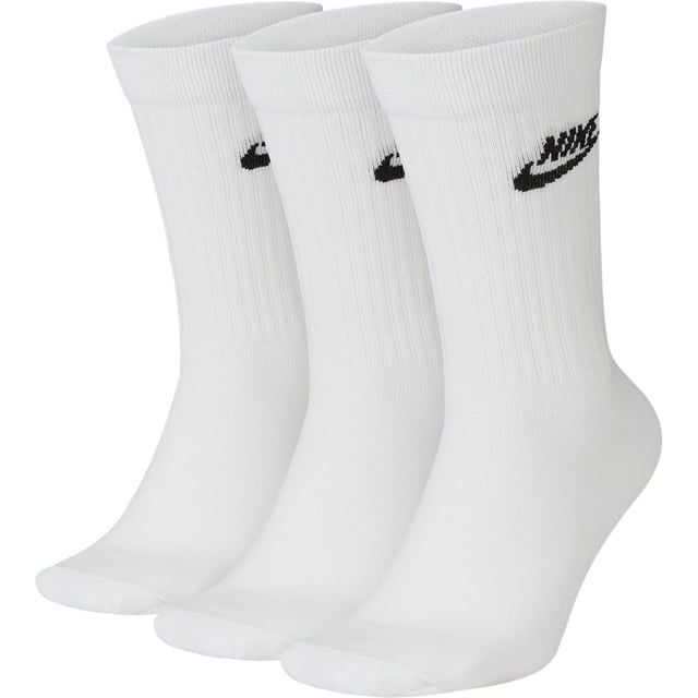 SOFT SOCKS IN A CREW CUT. The Nike Sportswear Everyday Essential Socks are made with soft, stretchy fabric that moulds to your foot for all-day comfort.