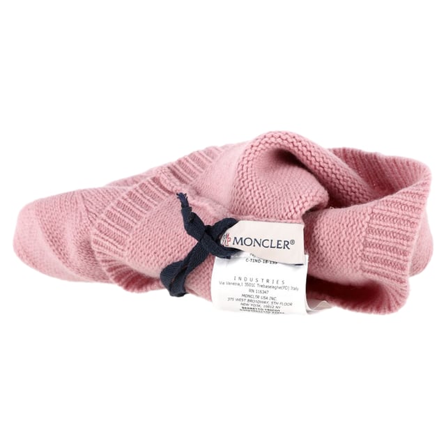 VINTAGE, RRP AS NEW
The Moncler Knitted Logo Beanie in pink cashmere is a luxurious and stylish accessory that combines warmth with high-end fashion. Crafted from ultra-soft cashmere, this beanie offers superior comfort and insulation, making it perfect for chilly weather. The vibrant pink color adds a playful, feminine touch, while the embroidered Moncler logo on the front brings a subtle yet distinctive mark of luxury.

Moncler Knitted Logo Beanie in Pink Cashmere

Condition: Excellent
Signs of wear:  No sign of wear.
Packaging: None
Color: Pink
Material: Wool/hair | cashmere
Size: One Size | One Size
Measurements: Height: 270; Length: 250
SKU: NAPPUGBAC446977W