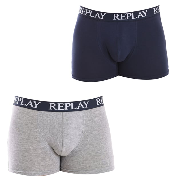 Stretchkatoenen boxer.
 Elastische rubberen tailleband, met de merknaam herhaaldelijk geborduurd.
 Comfortabele en ademende stof.
 Anatomische voorkant, met de mogelijkheid om vast te houden zonder te knellen.
 Naden in toon zichtbaar.
 Samenstelling: 95% Katoen, 5% Elastaan
 Onderhoud:
Wassen op maximaal 40º.
 Strijken op lage temperatuur.
 Geen bleekmiddel gebruiken.
 Geen droger gebruiken.
 Niet chemisch reinigen.
