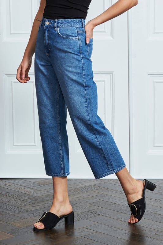 REASONS TO BUY: 

This season's coolest denim cut
Go-with-everything mid-blue wash
They're comfy and cool
Wear them off-duty or take them out-out
Dress up with a bandeau, evening bag and sandals
Keep it casual with a tee and white trainers

Inside leg to fit: Short 29" | Regular 31" | Long 33"