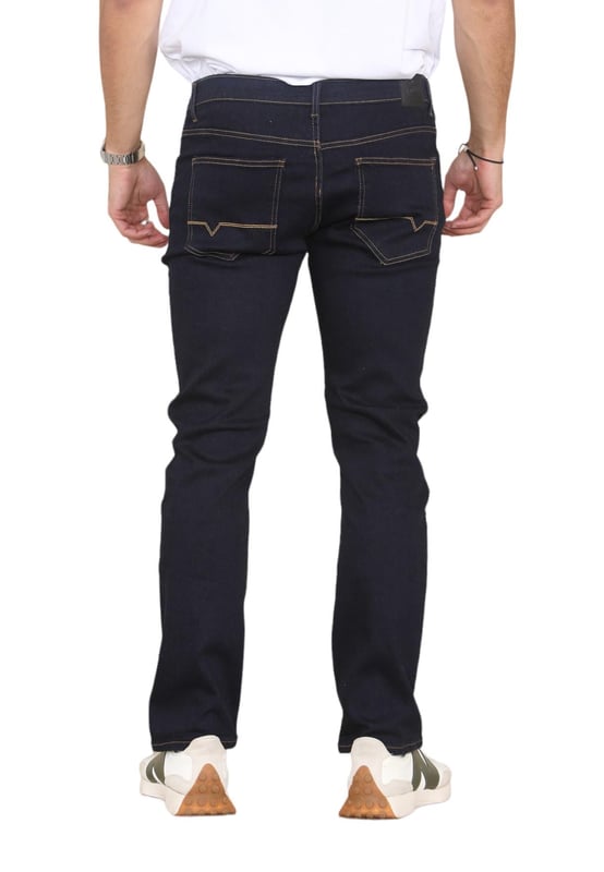 MYT Mens straight leg regular fit hyper stretch jeans. Invändig benlängd 32 tum. Dessa jeans med rak passform framhäver din bästa form och komfort och har bättre stretchteknik. 2 bakfickor, 2 framfickor och en myntficka. Knäppt gylf, märkesknappar och nitar. Märkesetikett i pu-läder i midjan.