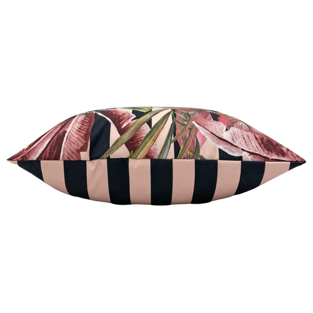 Add drama to your garden with a striking jungle themed cushion. This cushion captures a Toucan and Peacock on a backdrop of tropical leaves and flowers in their bright and natural colours, which makes it a beautiful addition to any home.